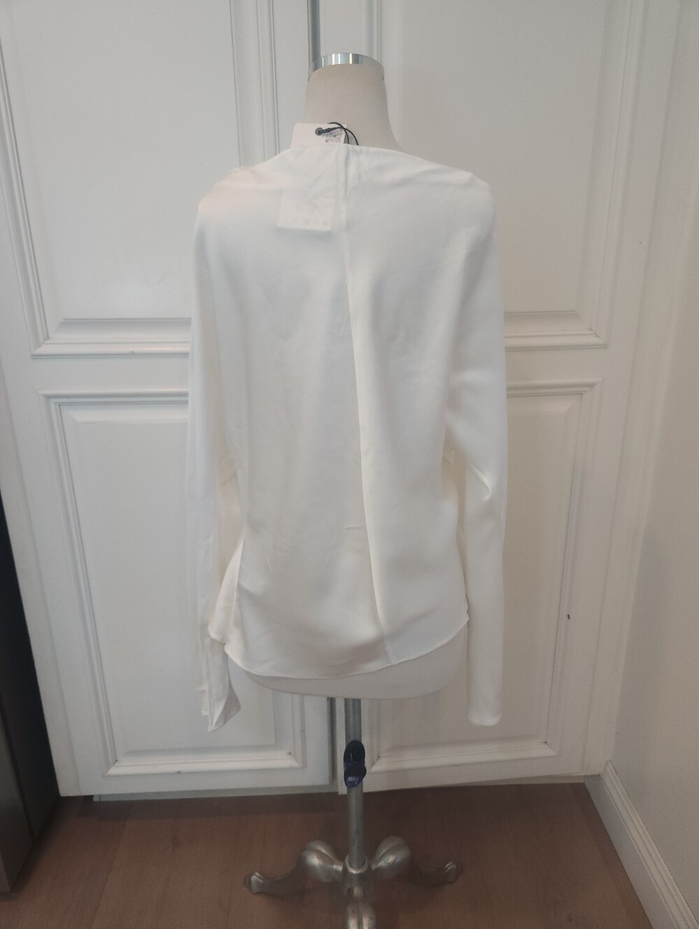 Elegant White Long-Sleeve Side-Tie Women's Top - Picture 3 of 4
